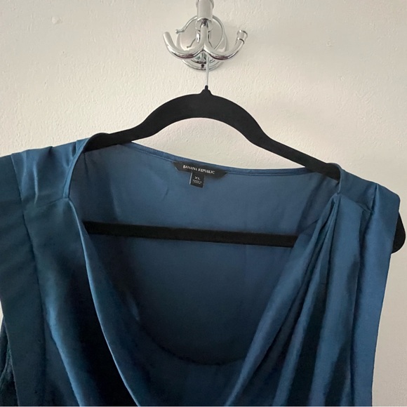 Banana Republic cowl neck sleeveless blouse - Picture 2 of 4
